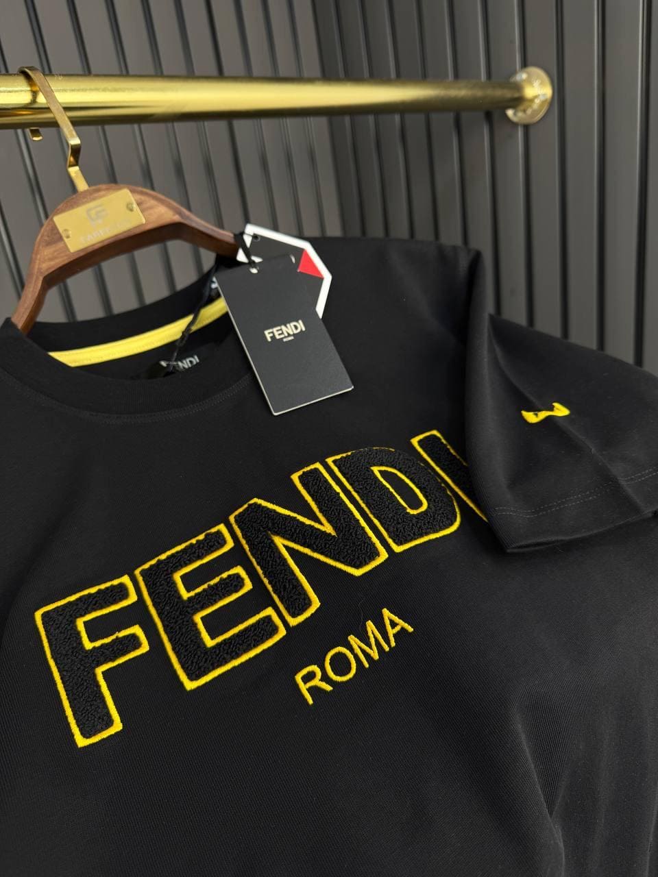 Camiseta Negra Fendi